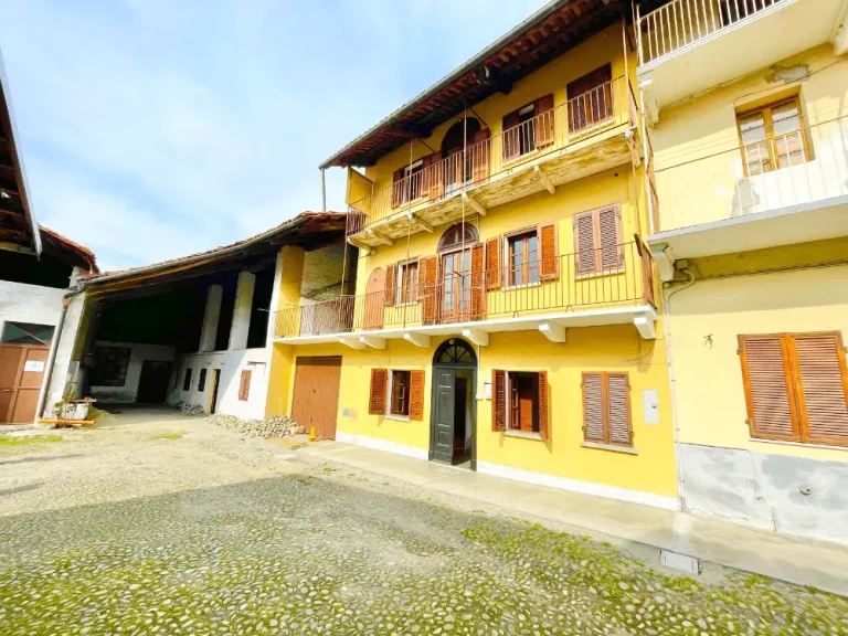 pavone rustico in via quilico 7