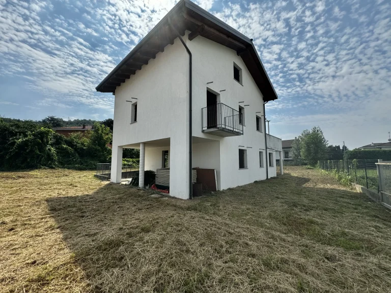 Pavone canavese - villa plurifamiliare