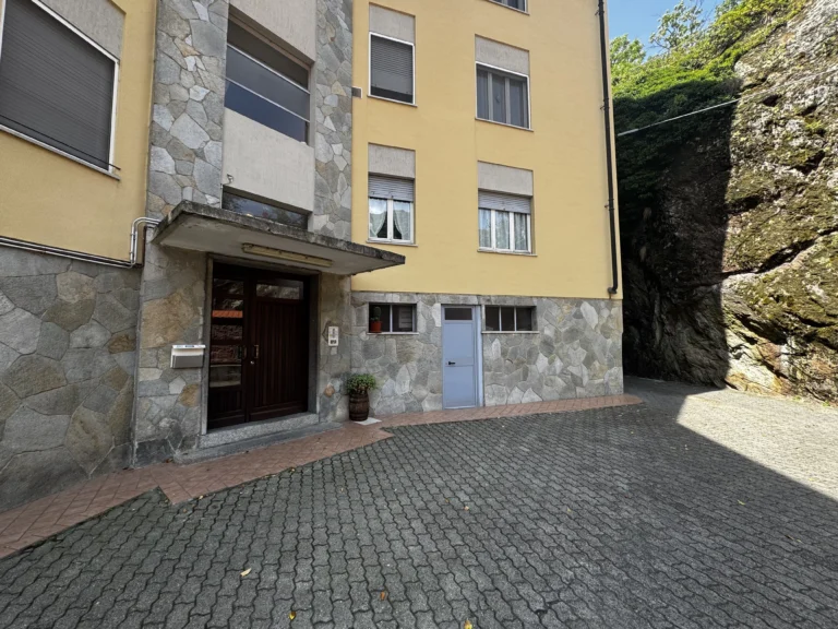 pont canavese - quadrilocale con box auto