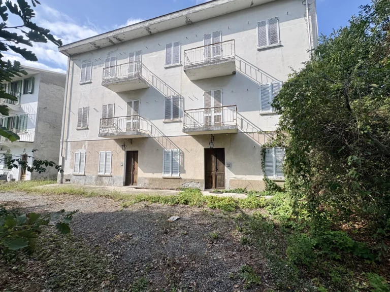 ivrea - casa indipendente con giardino