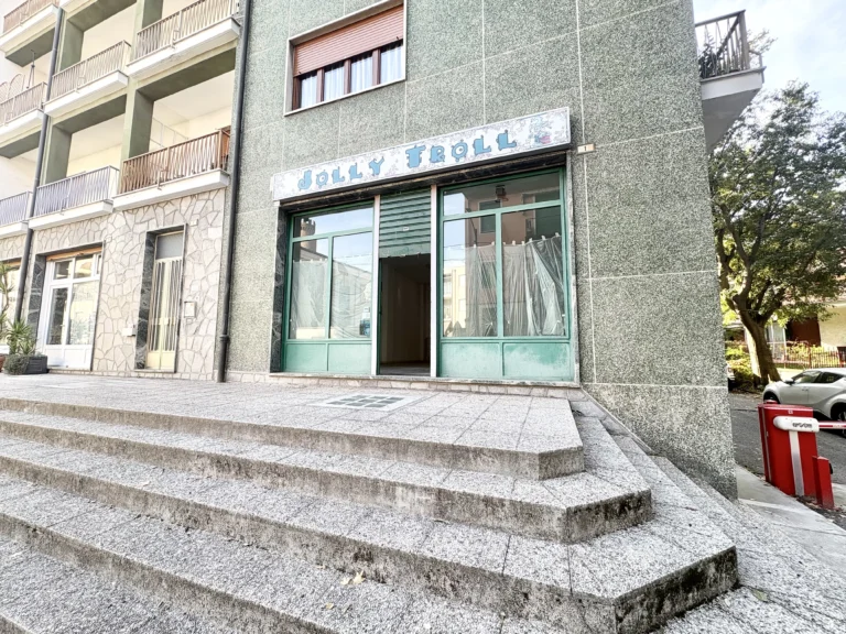 ivrea - locale commerciale