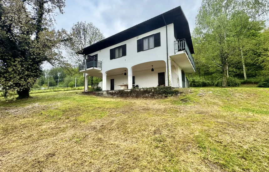 Burolo - Villa unifamiliare con giardino