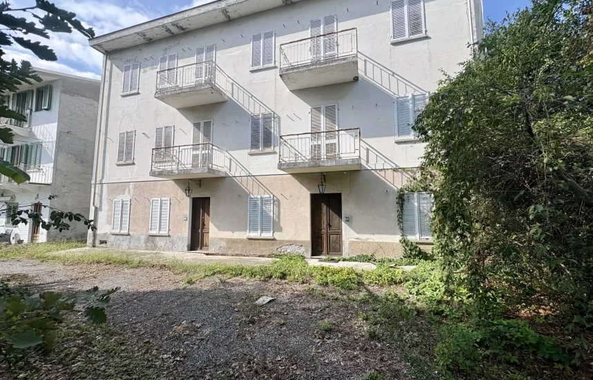 ivrea - casa indipendente con giardino