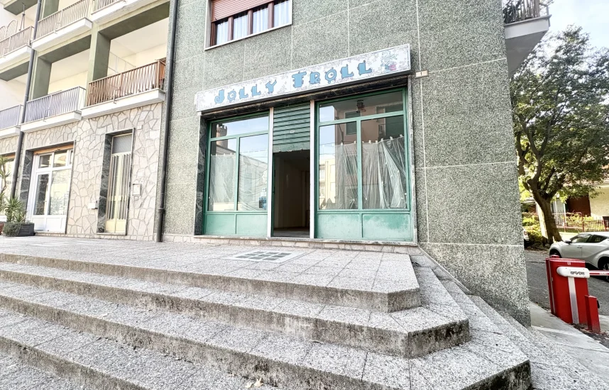 ivrea - locale commerciale