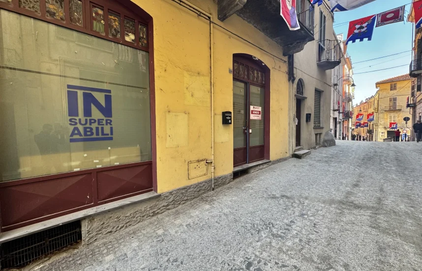 ivrea - negozio in via arduino